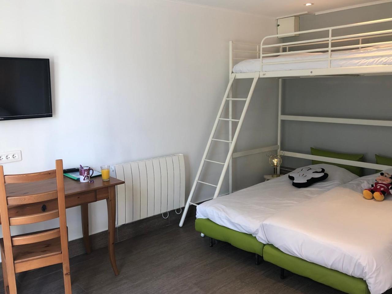 Chambres D'Hotes Poirier Bazin Montry Exterior photo